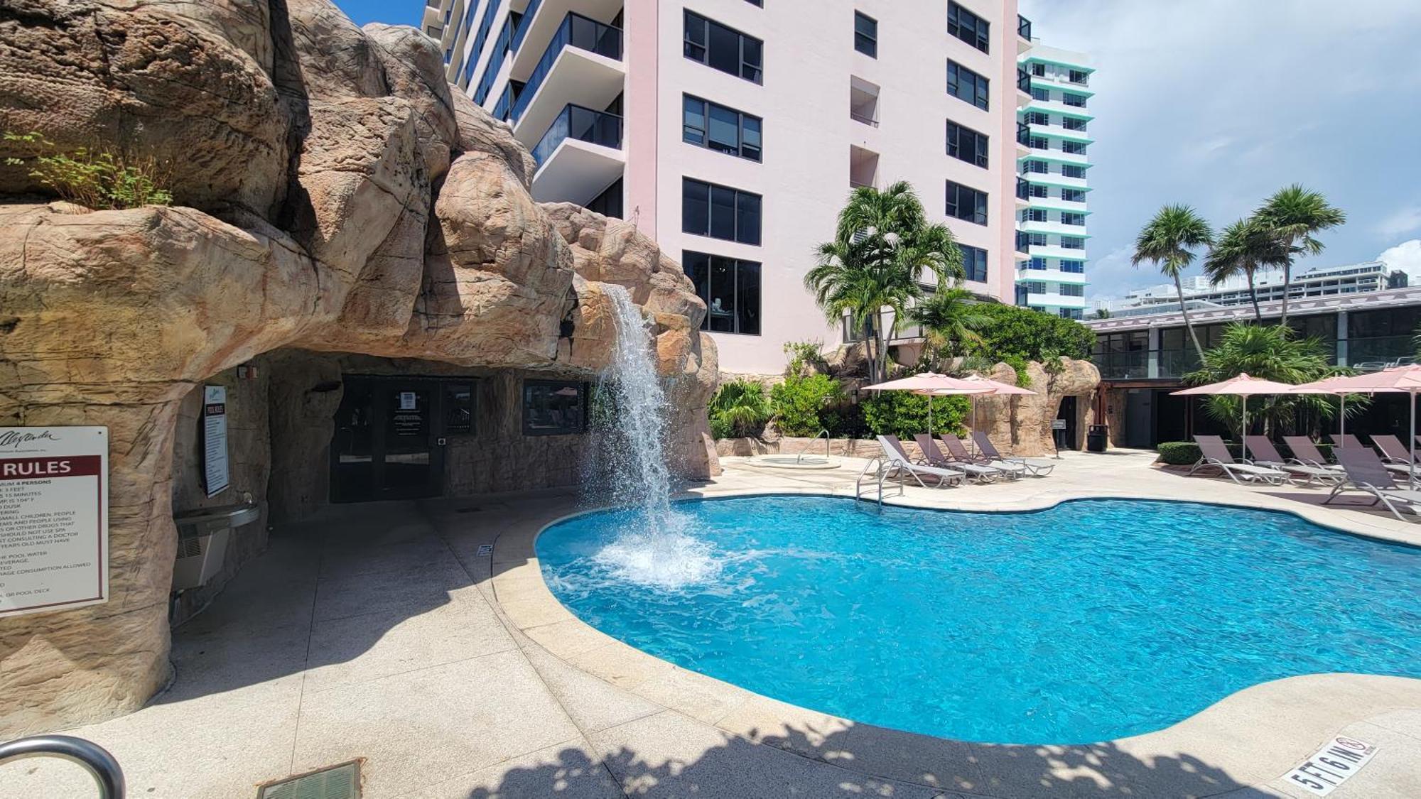 2 Bedroom 2 Bath Beachfront Condo On Miami Beach Millionaire Row Eksteriør billede