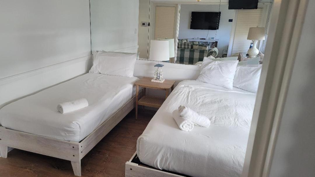 2 Bedroom 2 Bath Beachfront Condo On Miami Beach Millionaire Row Eksteriør billede