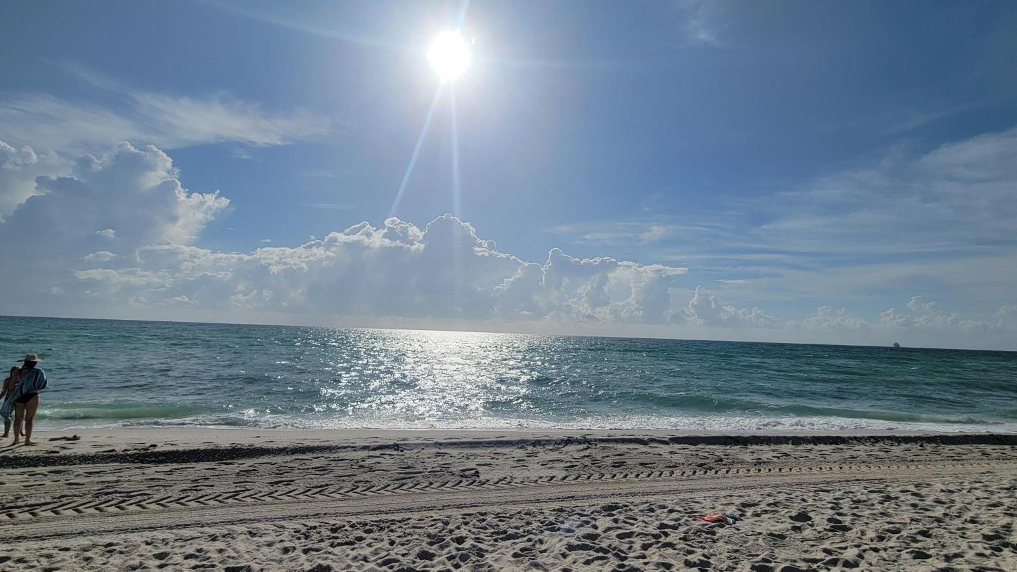 2 Bedroom 2 Bath Beachfront Condo On Miami Beach Millionaire Row Eksteriør billede