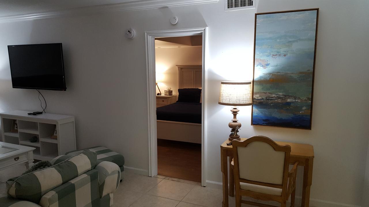 2 Bedroom 2 Bath Beachfront Condo On Miami Beach Millionaire Row Eksteriør billede
