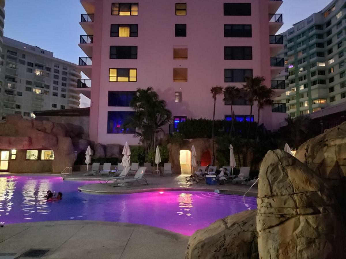 2 Bedroom 2 Bath Beachfront Condo On Miami Beach Millionaire Row Eksteriør billede