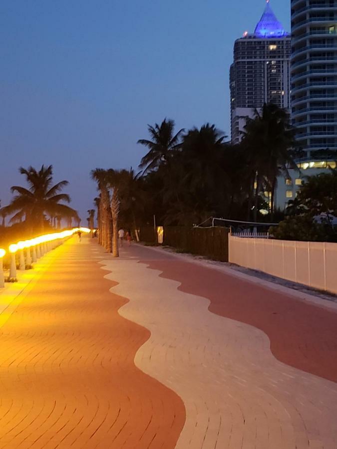 2 Bedroom 2 Bath Beachfront Condo On Miami Beach Millionaire Row Eksteriør billede