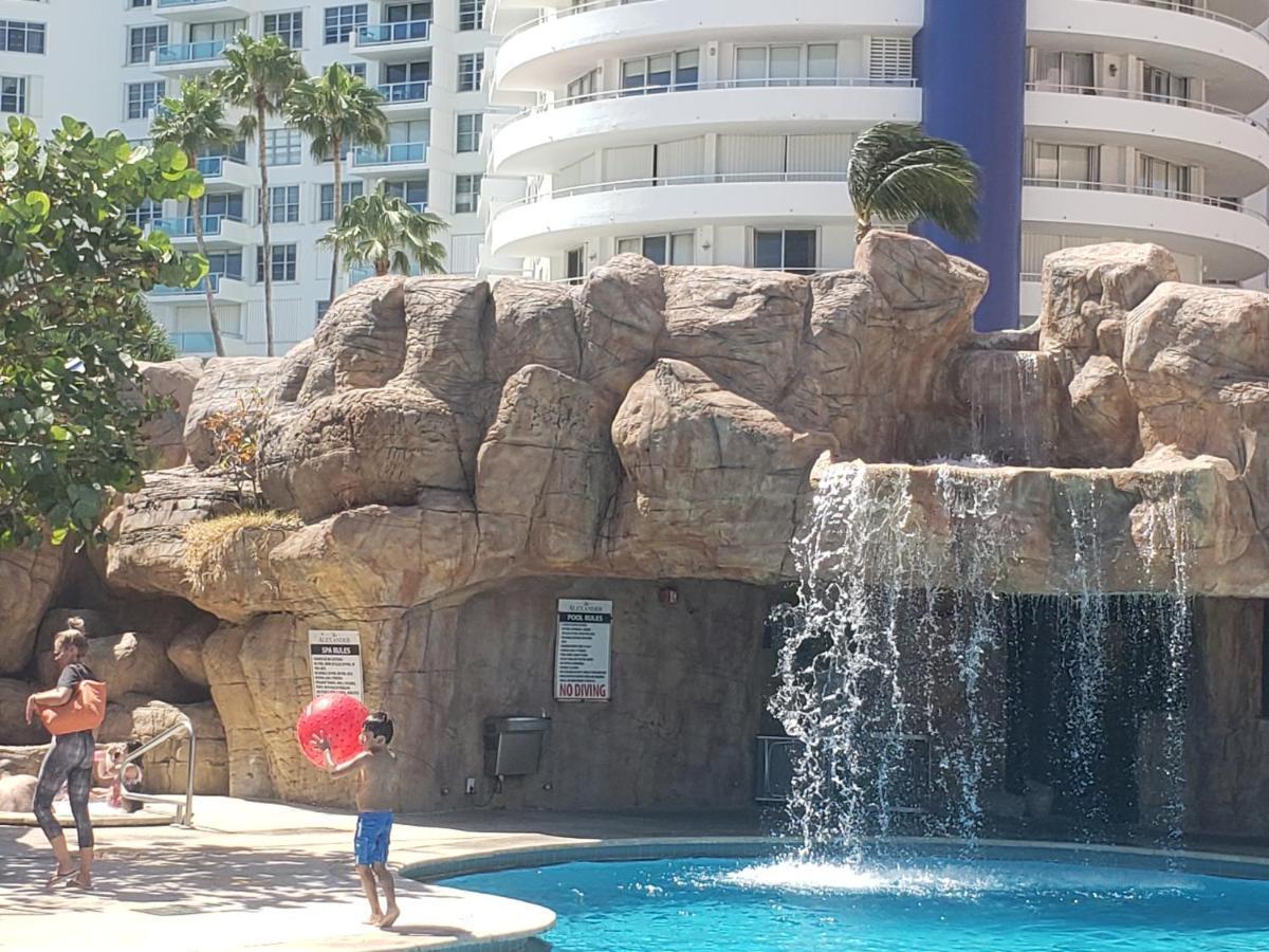 2 Bedroom 2 Bath Beachfront Condo On Miami Beach Millionaire Row Eksteriør billede